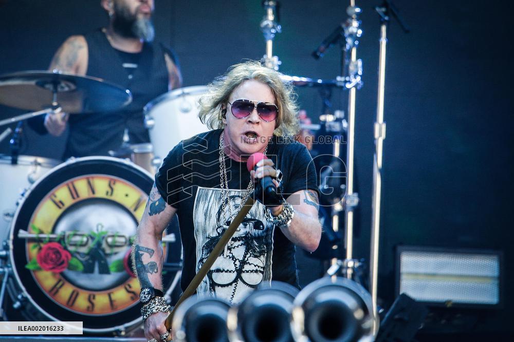 Guns N’ Roses Axl Rose Accused Of 1989 Sexual Assault