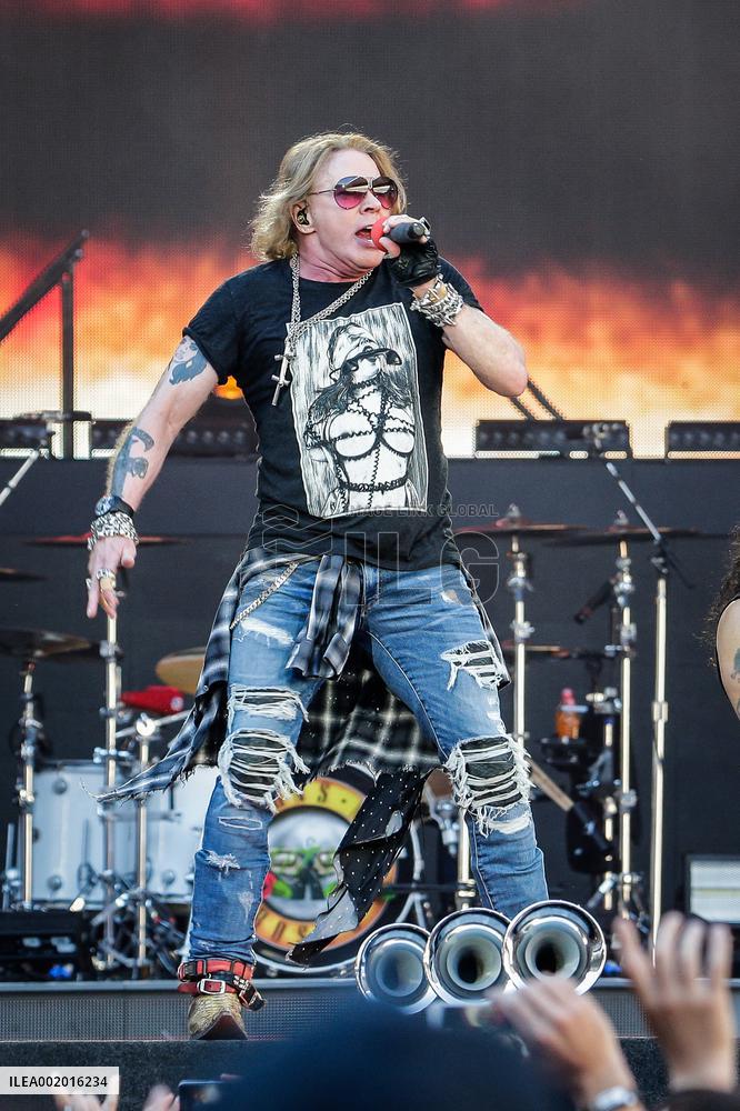 Guns N’ Roses Axl Rose Accused Of 1989 Sexual Assault