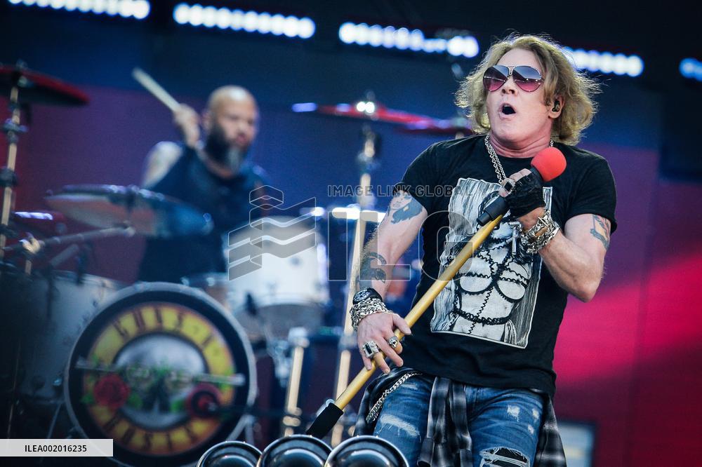 Guns N’ Roses Axl Rose Accused Of 1989 Sexual Assault