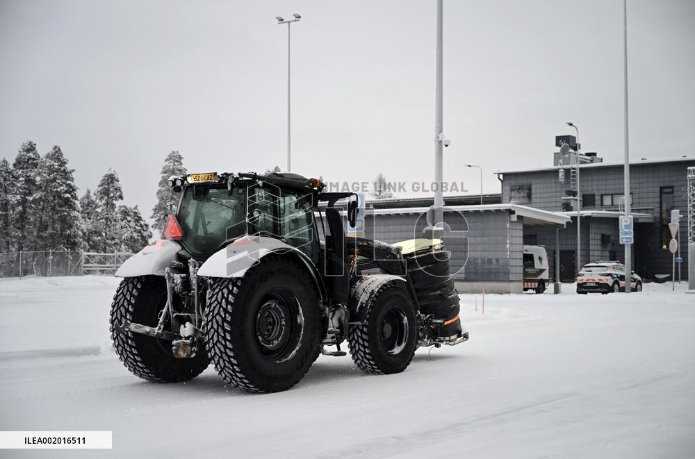 Raja-Jooseppi Border Crossing