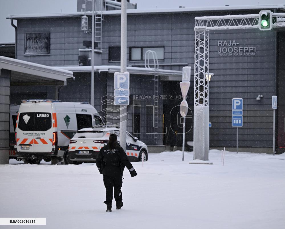 Raja-Jooseppi Border Crossing