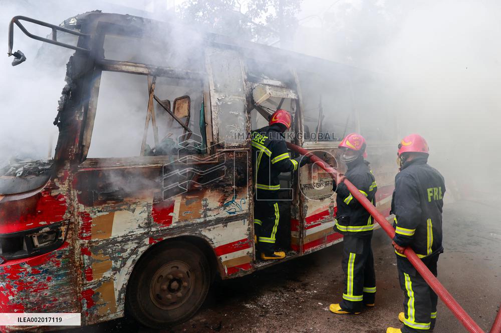 A Group Of Protesters Set Fire To A Bus - Dhaka