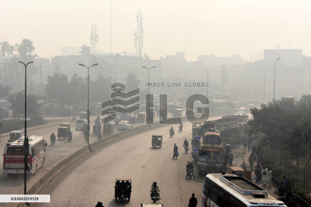 PAKISTAN-LAHORE-WEATHER-SMOG