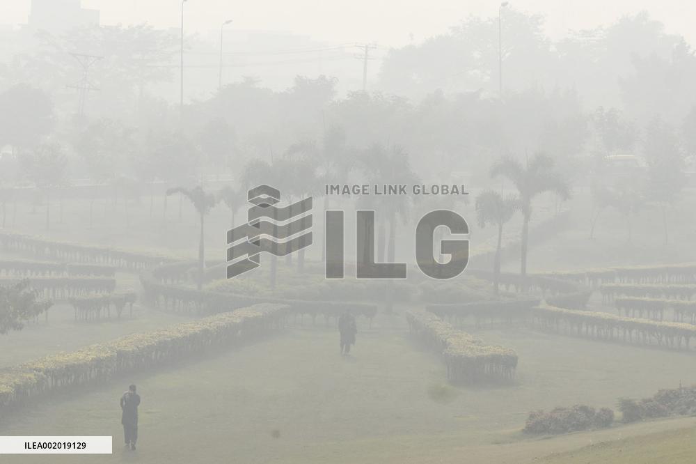 PAKISTAN-LAHORE-WEATHER-SMOG