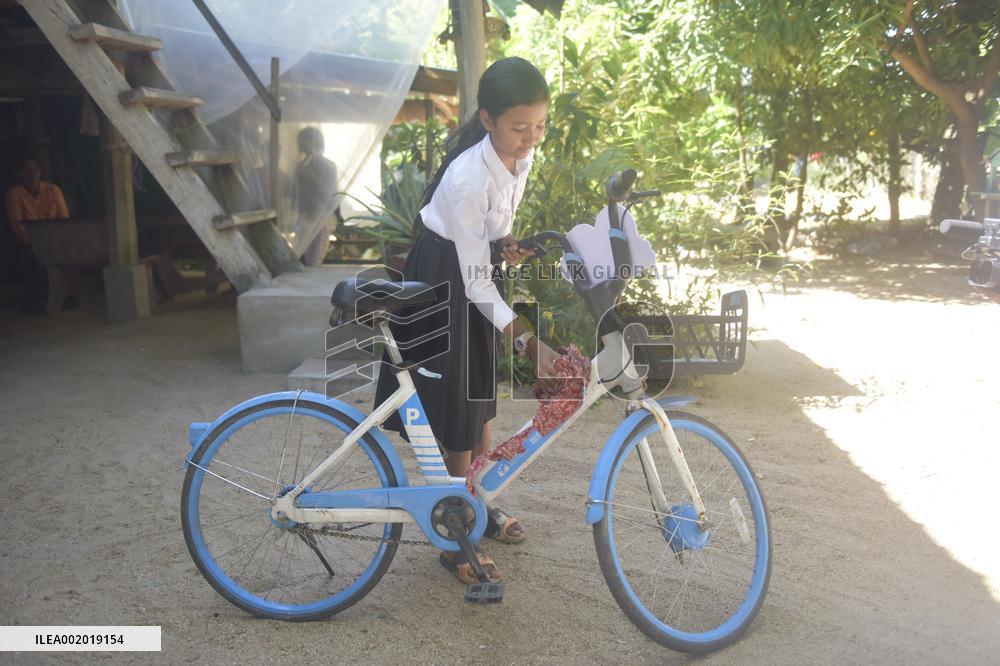 CAMBODIA-KAMPONG CHHNANG-CHINESE-DONATED BICYCLES-STUDENTS