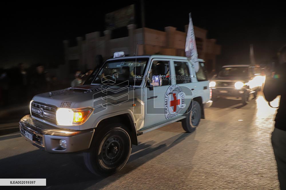 MIDEAST-GAZA-RAFAH CROSSING-HOSTAGES-RELEASE