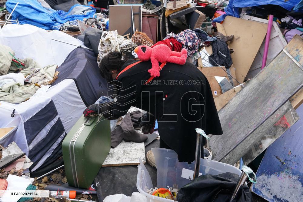 Toronto Clearing Homeless Encampment Near Kensington Market