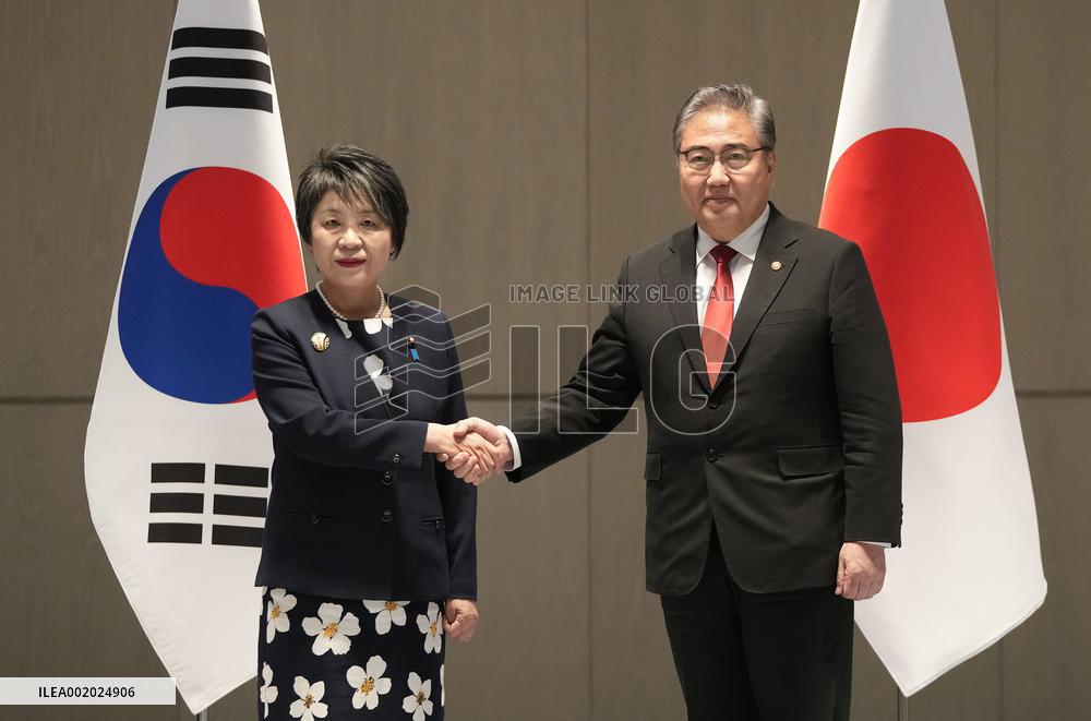 Japan-S. Korea foreign ministerial talks