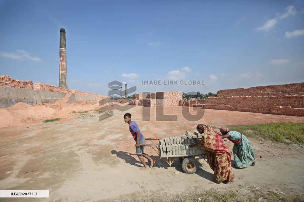Laborers Work At A Brickyard - Bangladesh