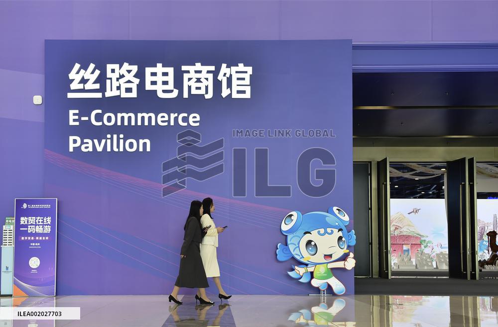 Xinhua Headlines: China supports building open world economy with more internationalized digital trade expo