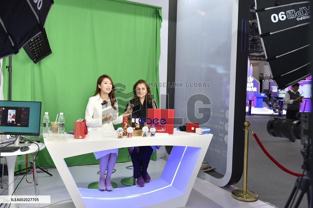 Xinhua Headlines: China supports building open world economy with more internationalized digital trade expo