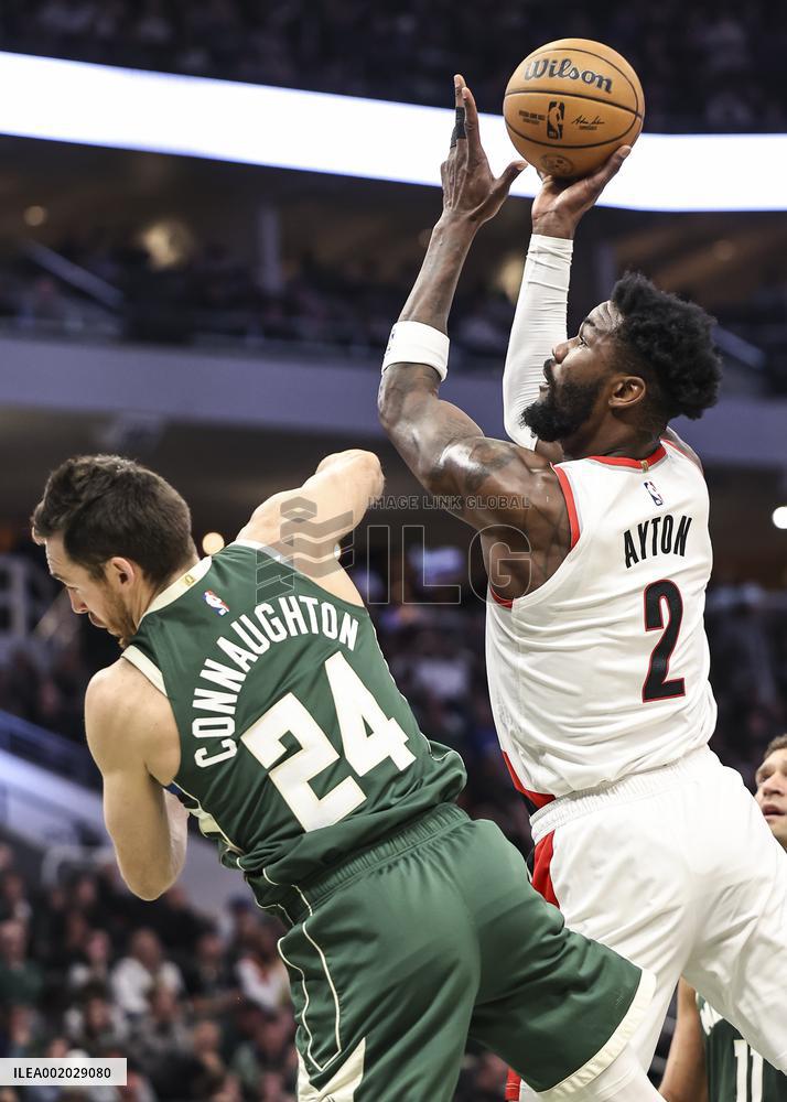 (SP)U.S.-MILWAUKEE-BASKETBALL-NBA-BUCKS VS TRAIL BLAZERS