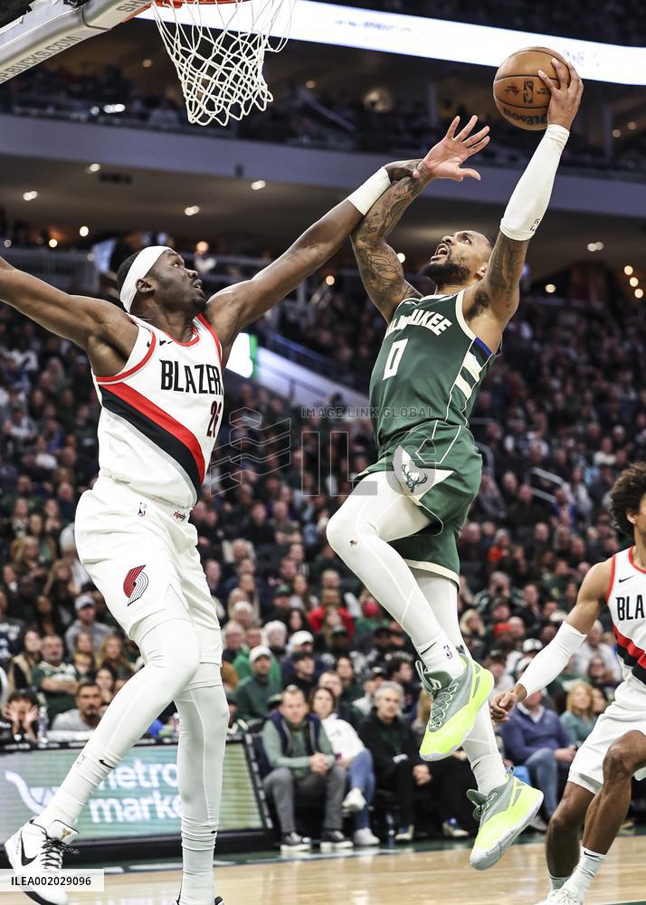 (SP)U.S.-MILWAUKEE-BASKETBALL-NBA-BUCKS VS TRAIL BLAZERS