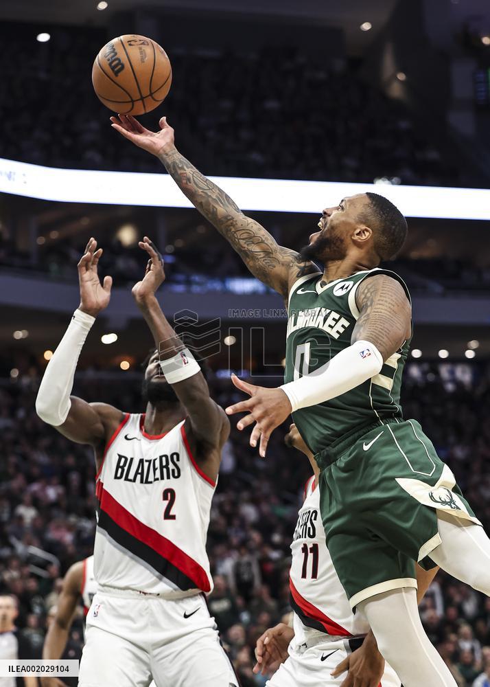 (SP)U.S.-MILWAUKEE-BASKETBALL-NBA-BUCKS VS TRAIL BLAZERS