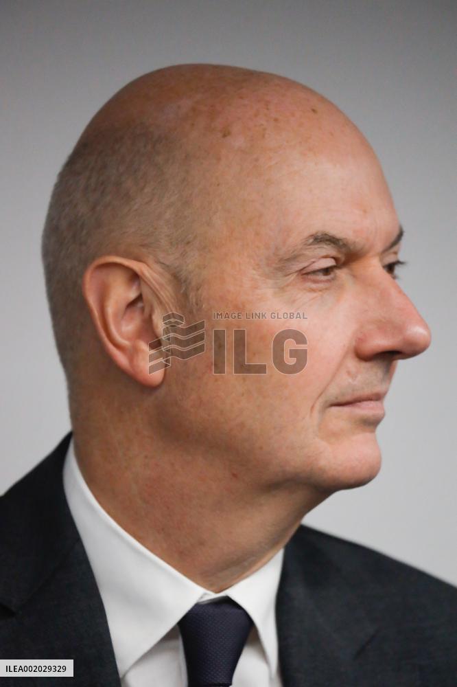 Aurelien Rousseau, Roland Lescure and Sylvie Retailleau visit Paris Biotech Sante