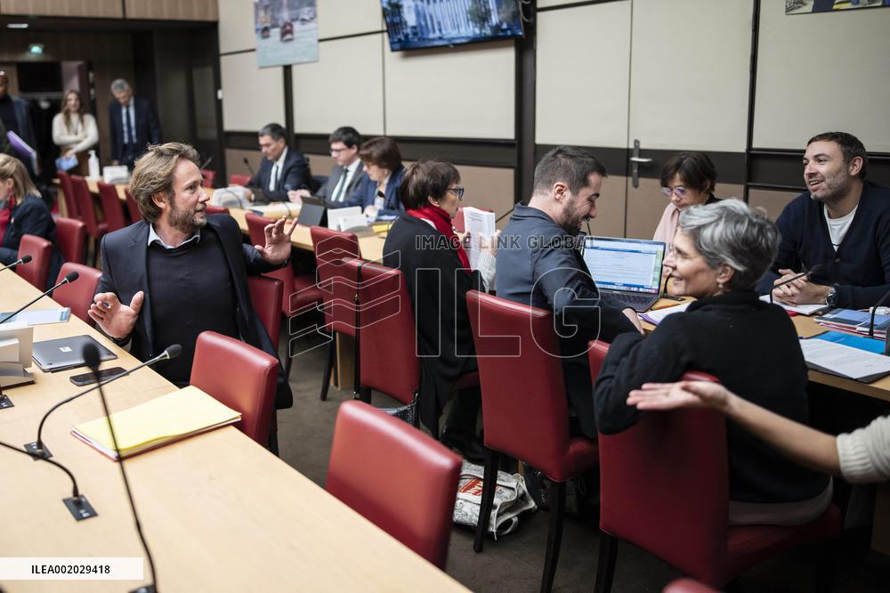 General Discussion Of The Immigration Law - Paris