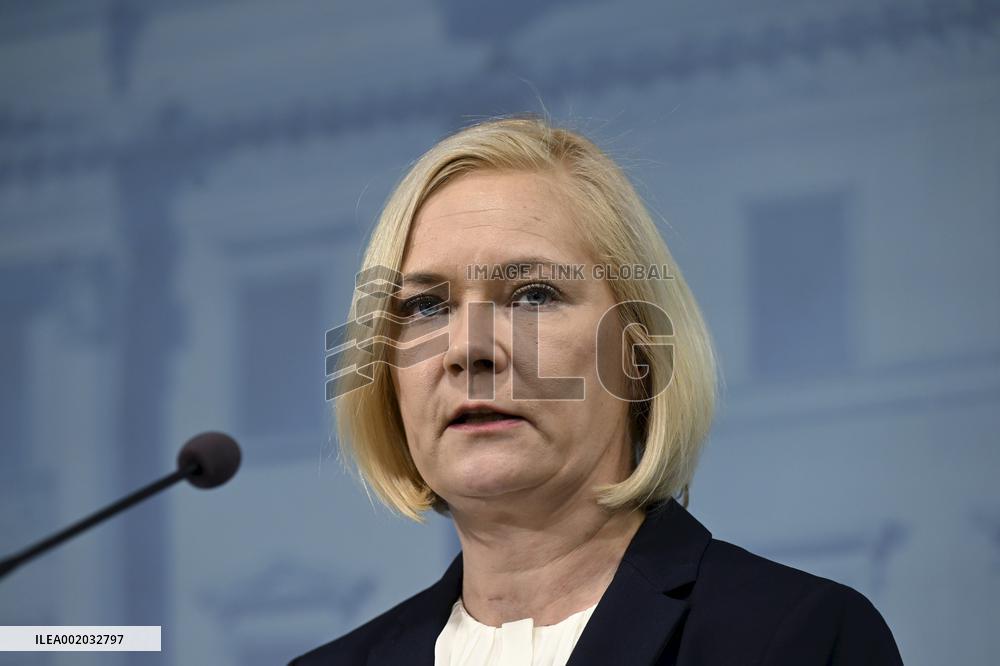 Hallituksella tiedotustilaisuus rajaylitysliikenteen rajoituksista