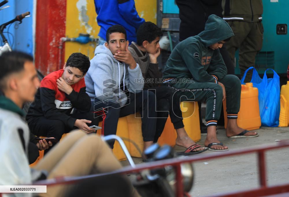 MIDEAST-GAZA-KHAN YOUNIS-FUEL-SHORTAGE