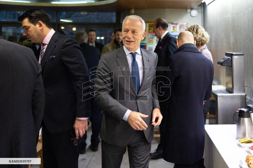 Patrick Martin visits a vocational high school - Paris