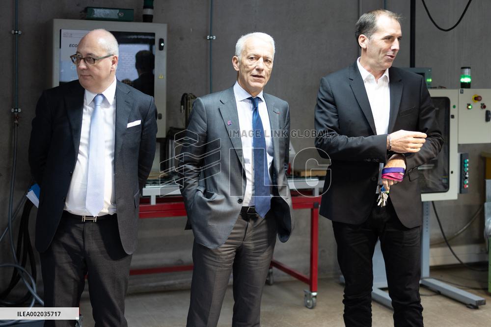 Patrick Martin visits a vocational high school - Paris