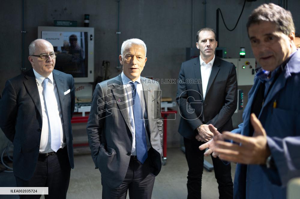 Patrick Martin visits a vocational high school - Paris