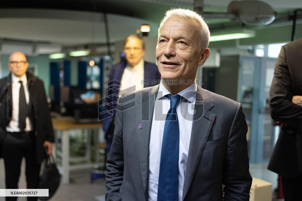 Patrick Martin visits a vocational high school - Paris