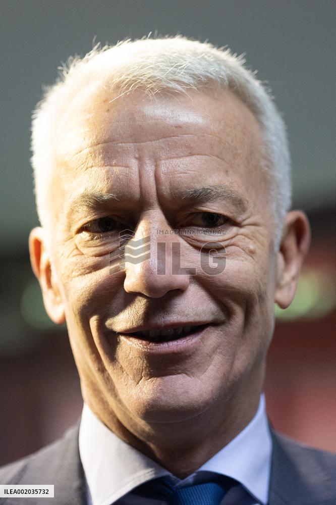 Patrick Martin visits a vocational high school - Paris