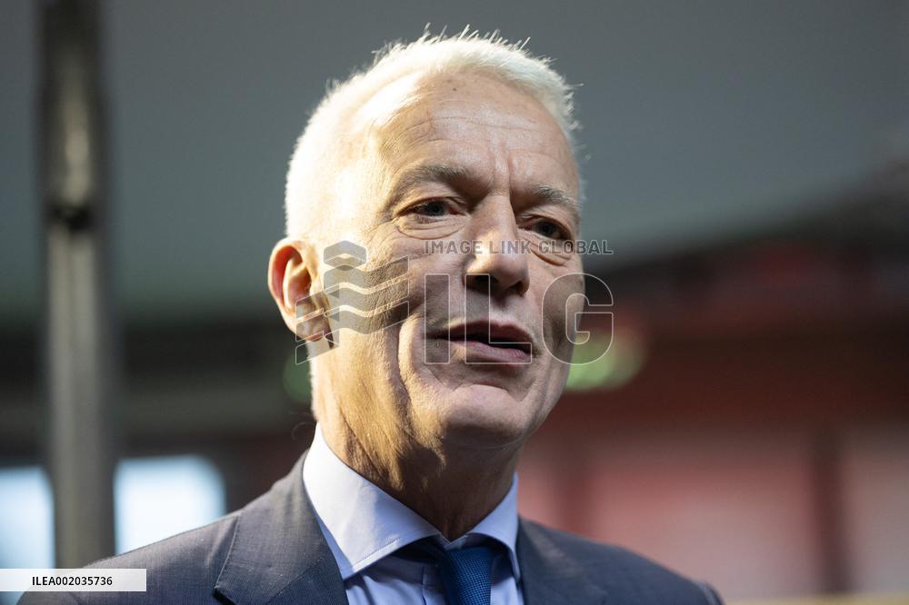 Patrick Martin visits a vocational high school - Paris