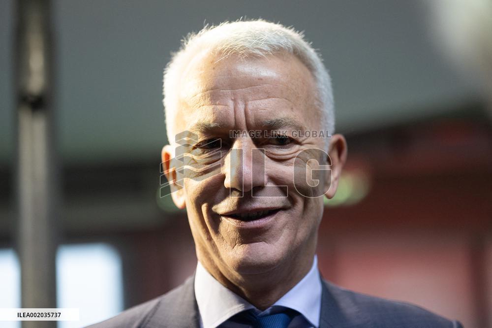 Patrick Martin visits a vocational high school - Paris