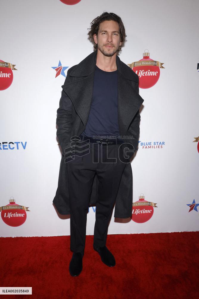 Stars From 'It's A Wonderful Lifetime' Honor Blue Star Families Military Spouses - LA