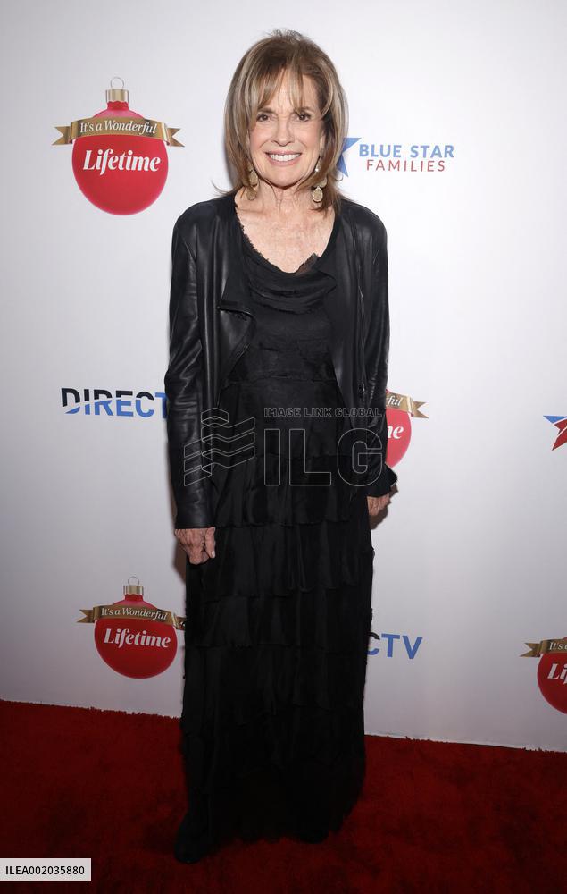 Stars From 'It's A Wonderful Lifetime' Honor Blue Star Families Military Spouses - LA