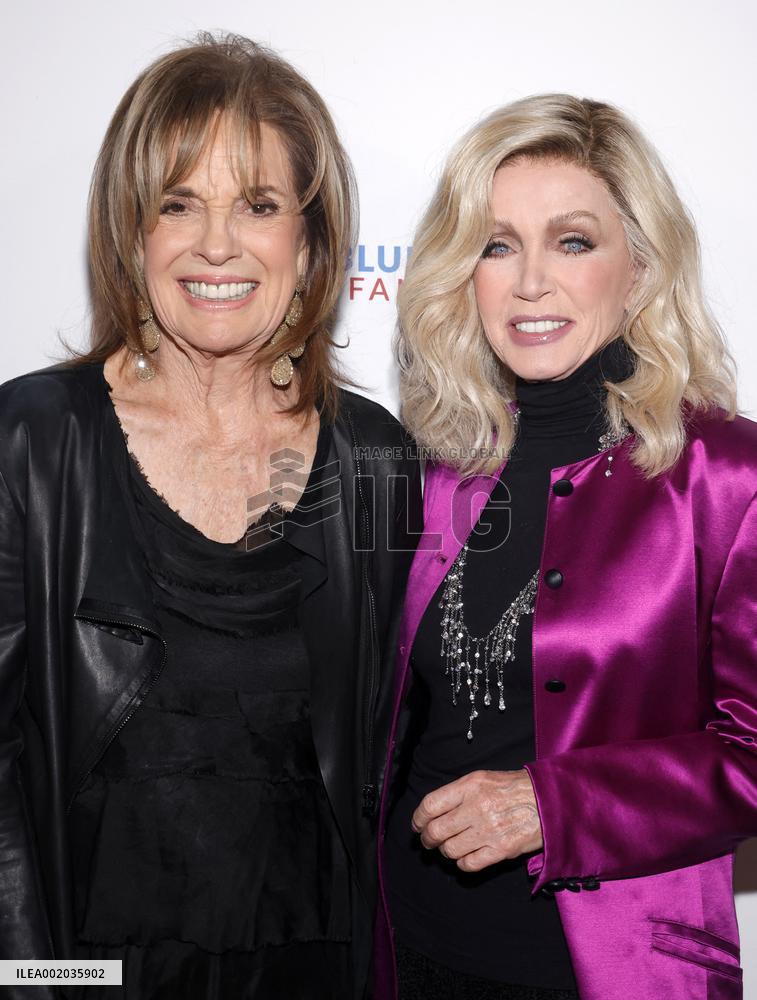 Stars From 'It's A Wonderful Lifetime' Honor Blue Star Families Military Spouses - LA