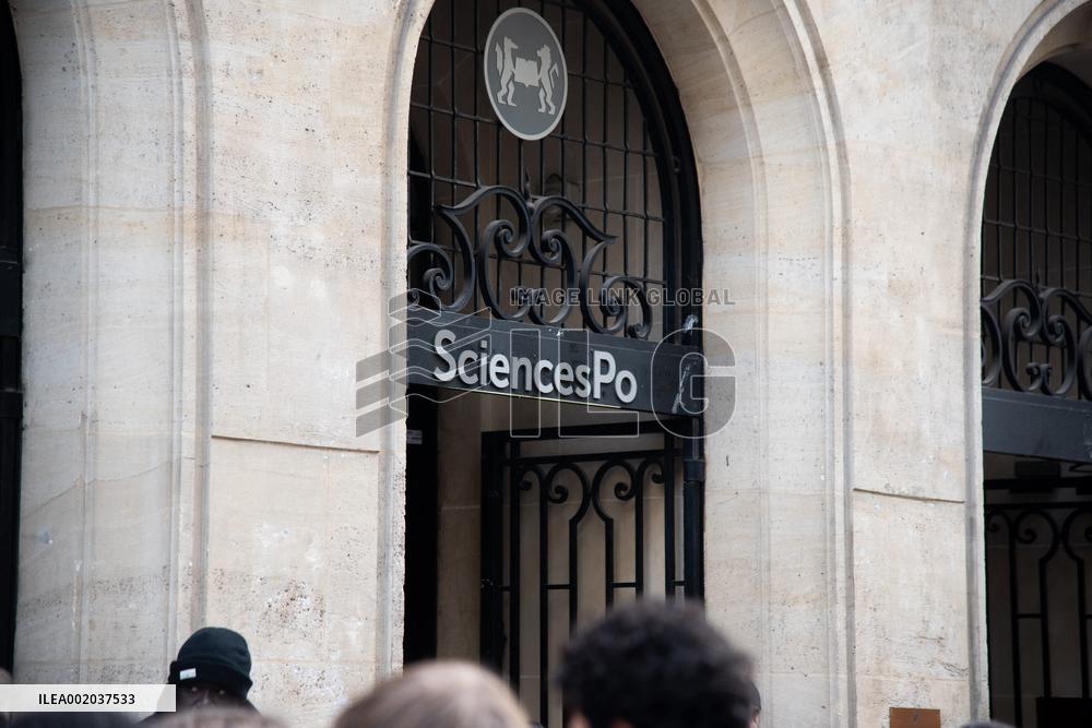 Pro-Israel and Pro-Palestinian Science Po Students, Activists Protest - Paris