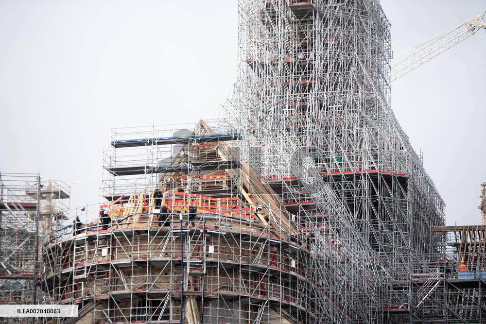 New Notre-Dame Spire Takes Shape - Paris