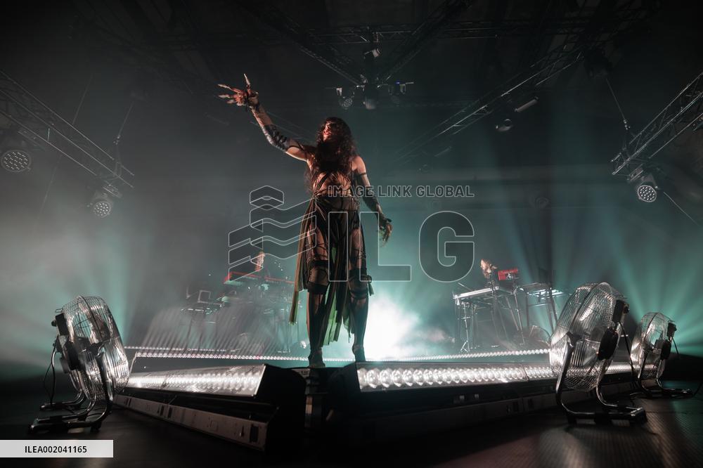 Loreen performing in Tallinn