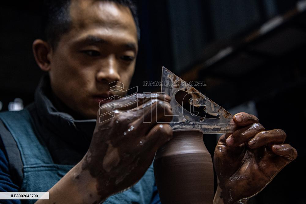 CHINA-CHONGQING-RONGCHANG POTTERY-INHERITORS (CN)