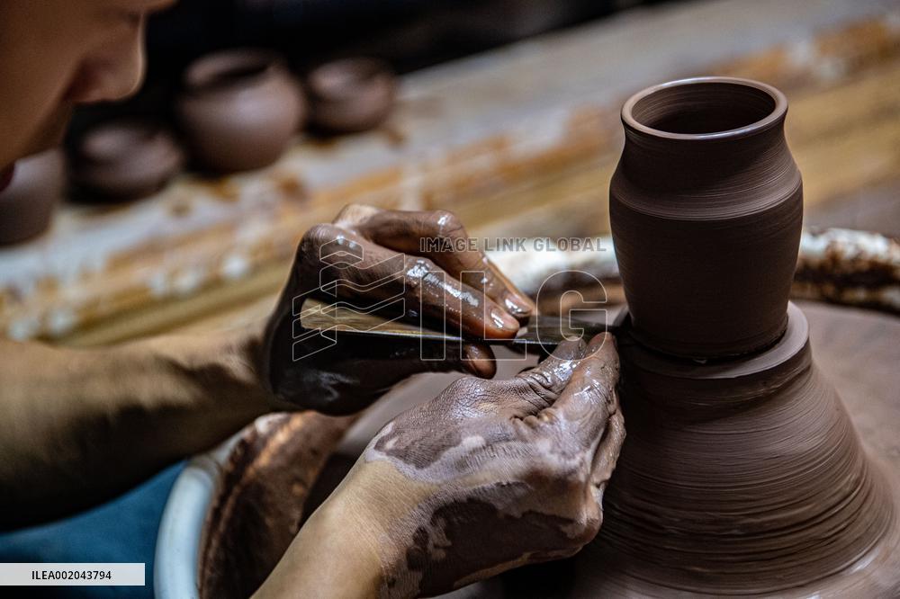 CHINA-CHONGQING-RONGCHANG POTTERY-INHERITORS (CN)