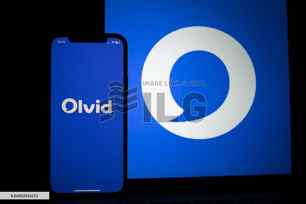 Stop Using WhatsApp French PM Tells Ministers