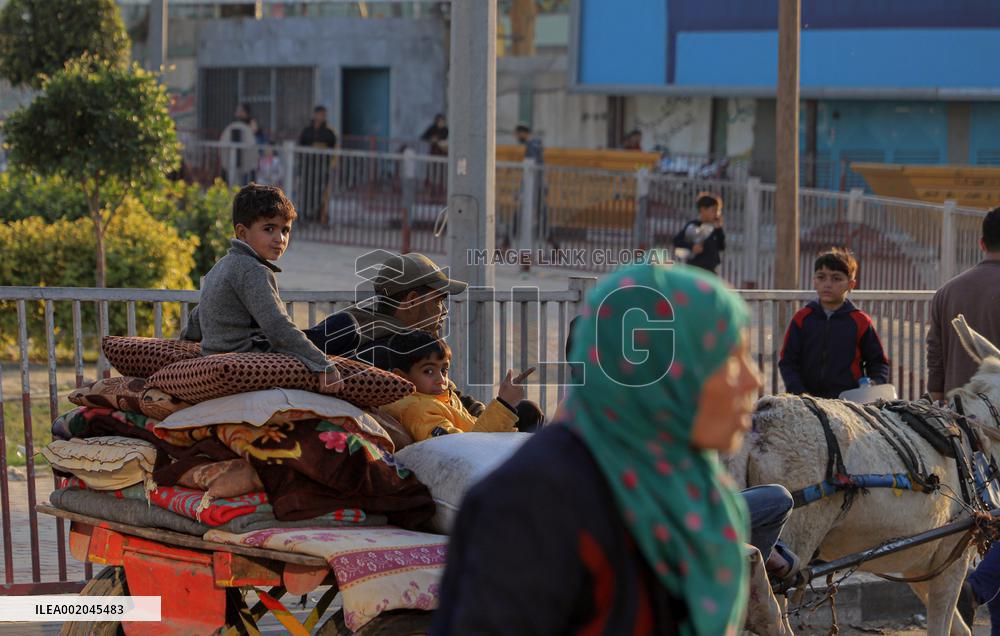 MIDEAST-GAZA-KHAN YOUNIS-EVACUATION