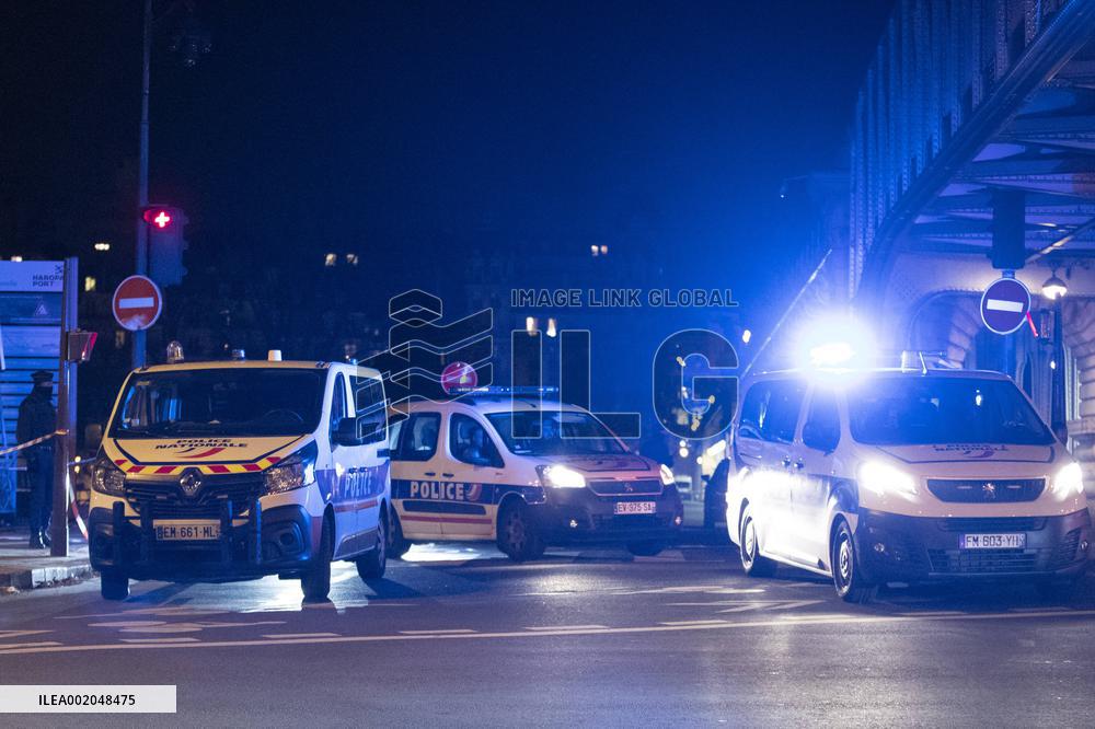 One Dead, Two Injured After Man Attacks Tourists Near Eiffel Tower - Paris