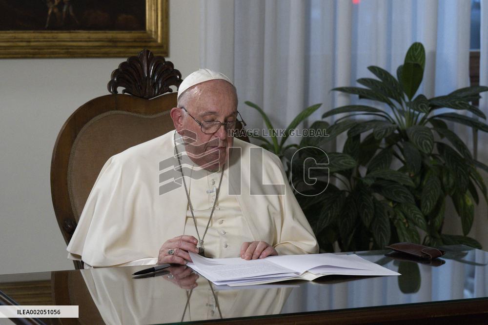 Pope Francis Signing The Confluence Of Conscience - Vatican