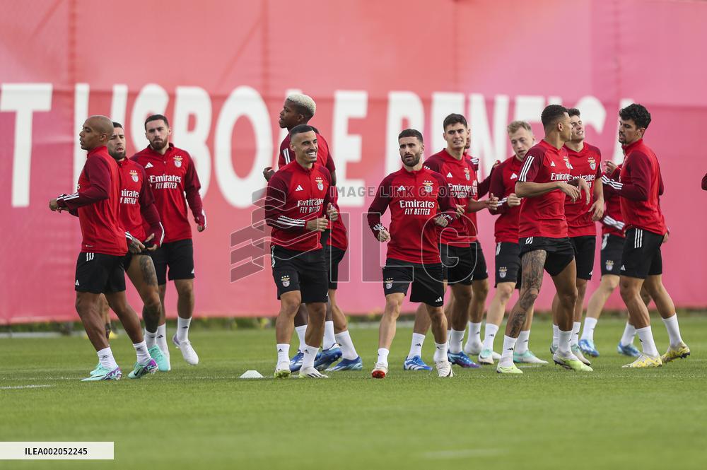 Benfica training