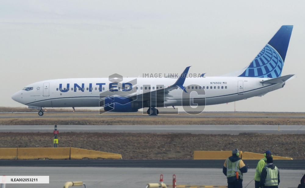 United Airlines plane