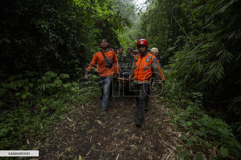 INDONESIA-WEST SUMATRA-MOUNT MARAPI-ERUPTION-RESCUE