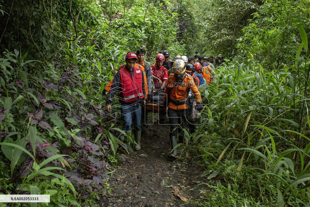 INDONESIA-WEST SUMATRA-MOUNT MARAPI-ERUPTION-RESCUE