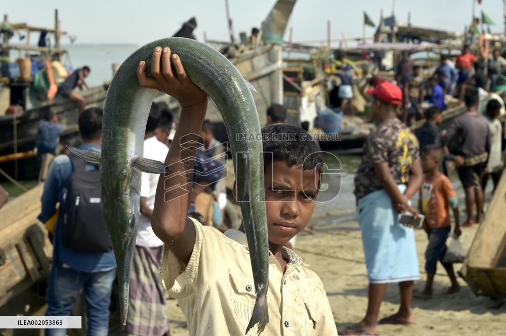 BANGLADESH-COX'S BAZAR-FISH LANDING