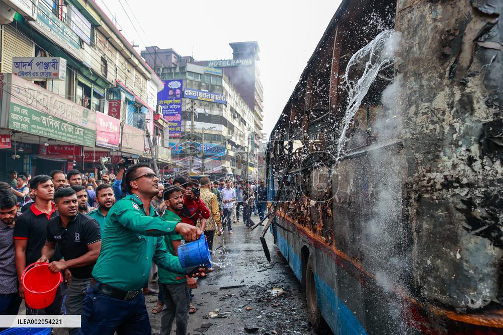 Protesters Set Fire To A Bus - Dhaka