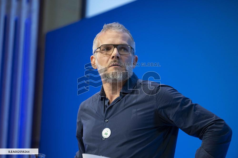 Bill Gates At Rendez-Vous de Bercy - Paris