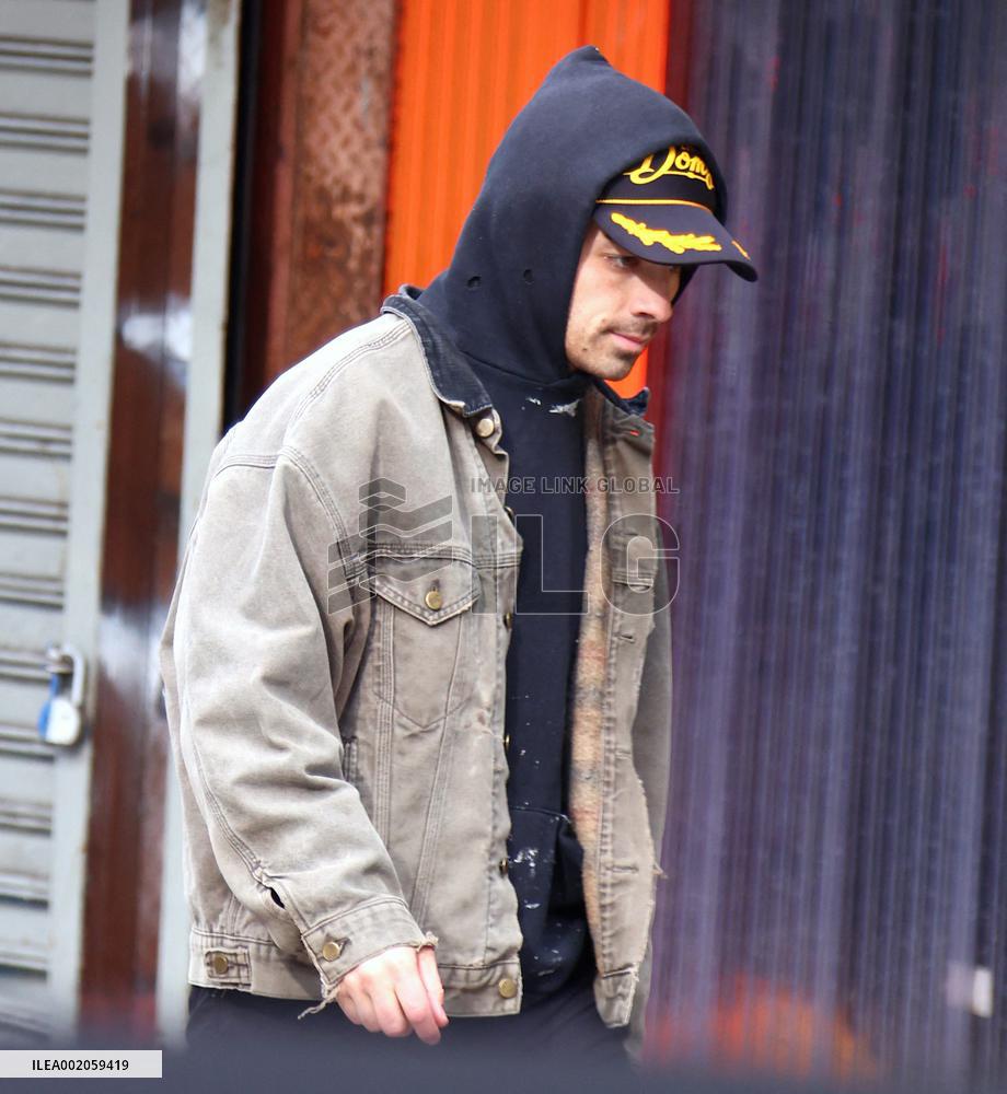 Joe Jonas out in New York
