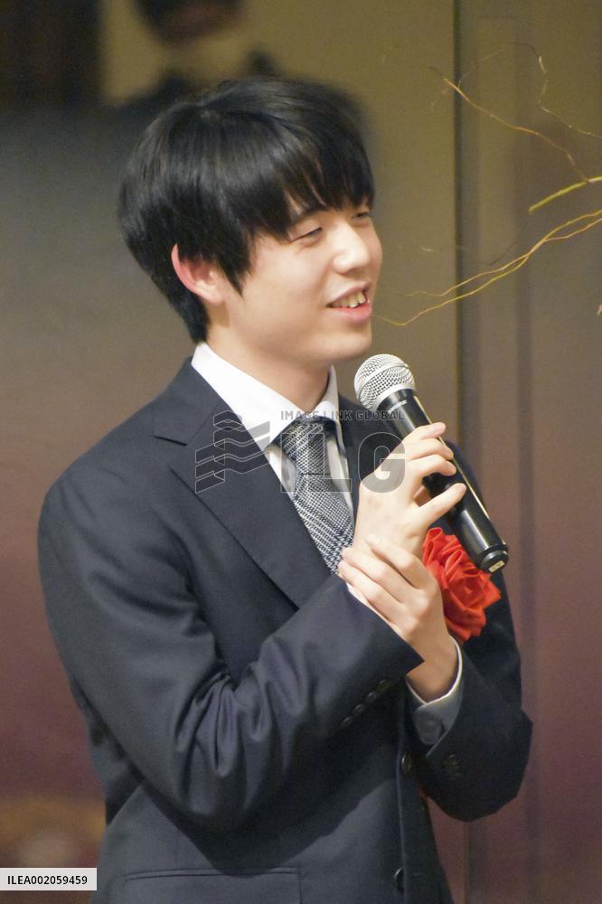 Shogi prodigy Fujii at ceremony